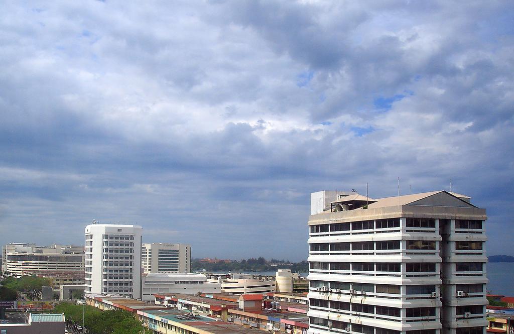 Kinabalu Daya Hotel Kota Kinabalu Exterior photo